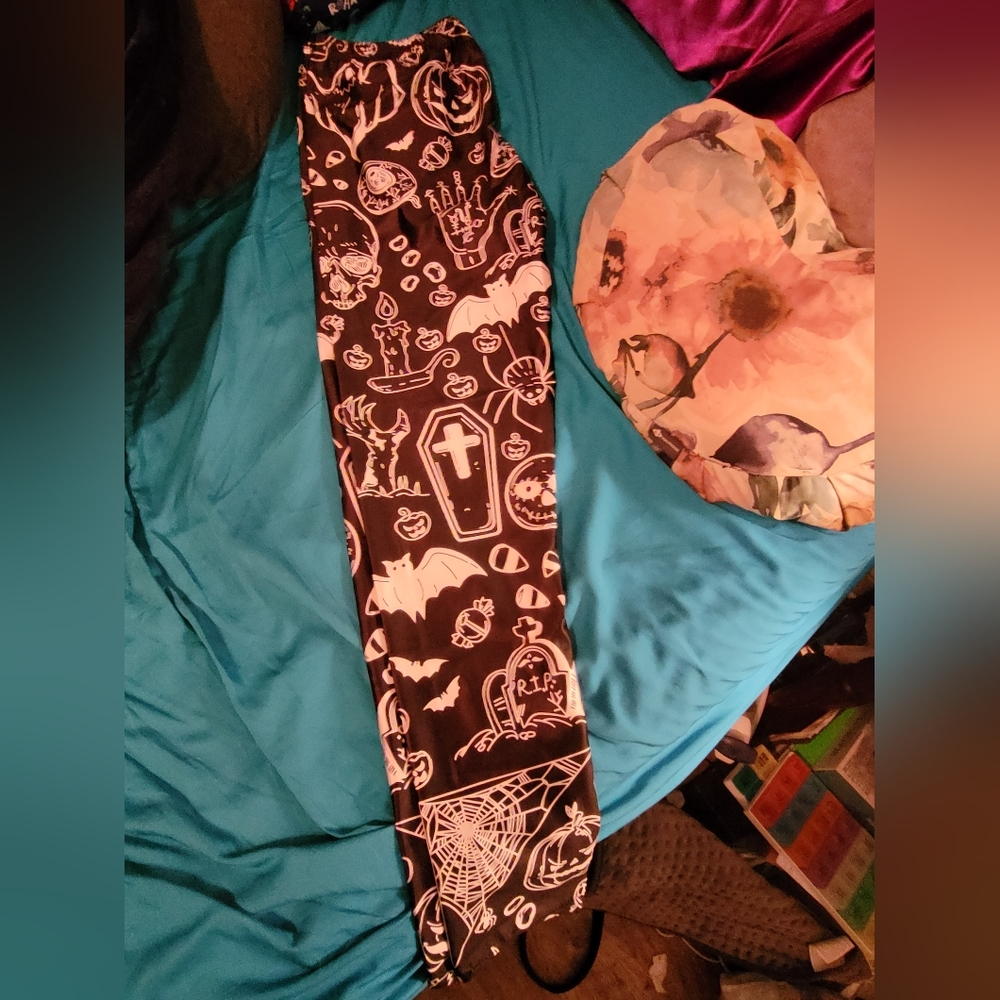 Witchy halloween leggings